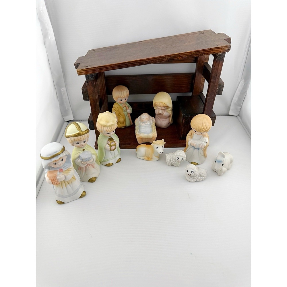 Vintage 1991 Porcelain Musical Christmas Trim Nativity Scene. Plays Silent Night - Picture 3 of 8